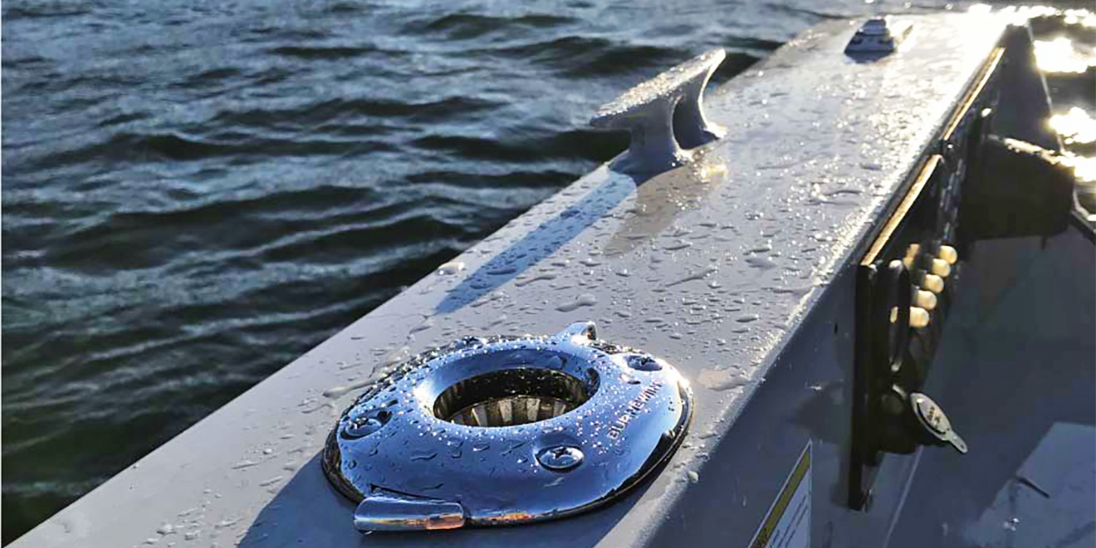 Closeup view of the versatile Burnewiin GM650 Mount installed on the starboard gunwale of a fishing boat.  