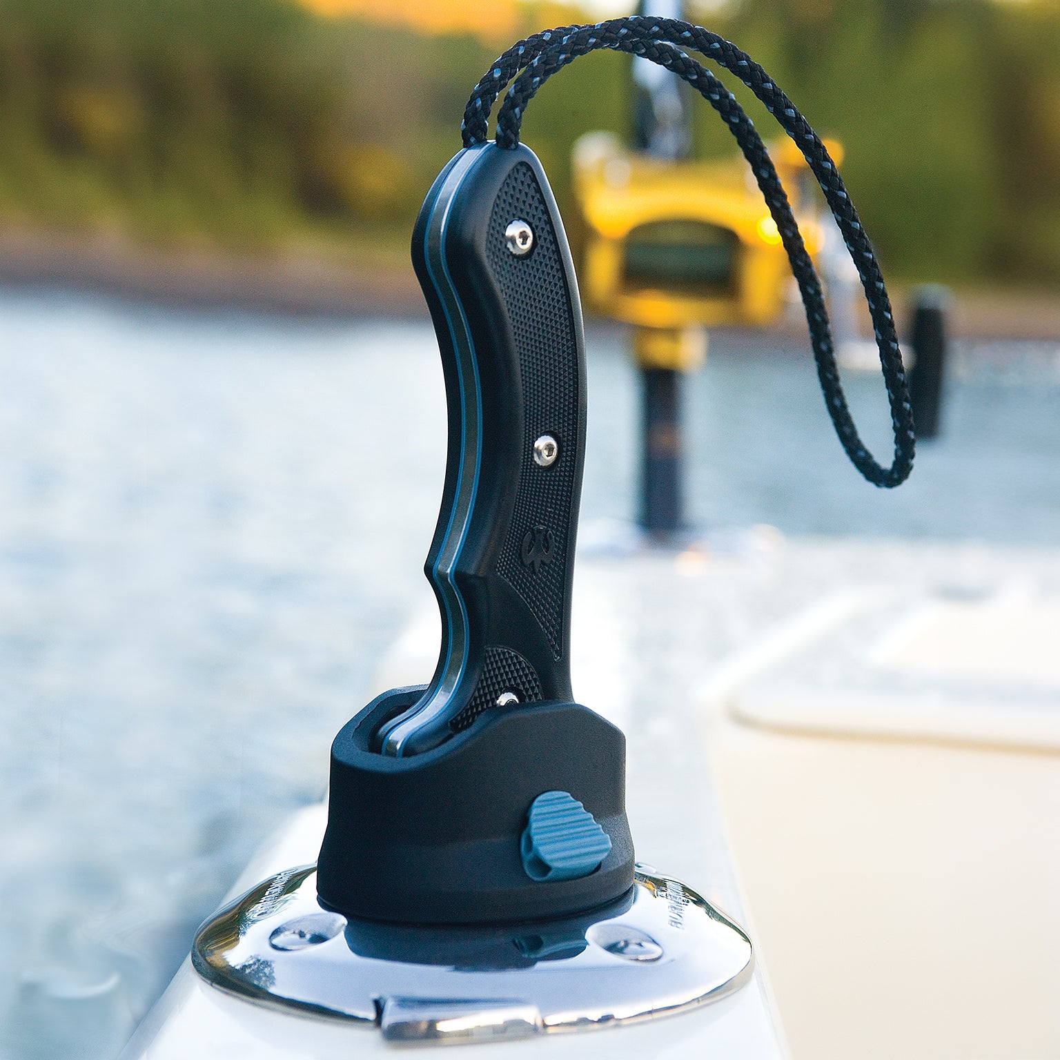 A closeup view of the Burnewiin KN5610 5-inch Ocean Knife inserted into a GM650 Mount that has been installed on the starboard gunwale.
